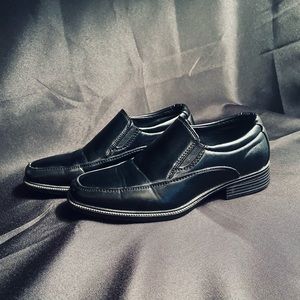 Boys black dress shoes. Size 2